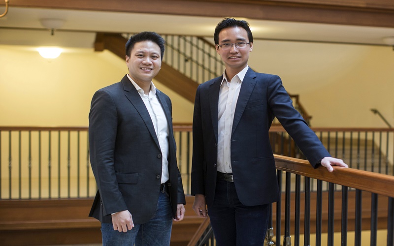  Reynold Wijaya dan Kelvin Teo - Bloomberg
