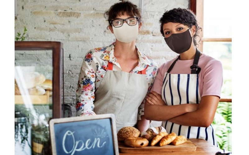 Ilustrasi dua perempuan menjalankan bisnis kuliner rumahan - Freepik