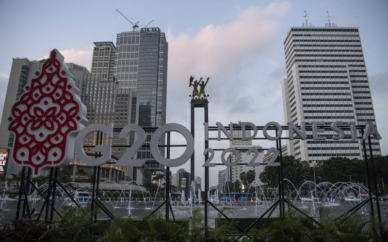 Logo Presidensi G20 Indonesia 2022 terpajang di Bundaran HI, Jakarta, Jumat (21/1/2022).  - Antara Foto/Sigid Kurniawan/aww. \r\n