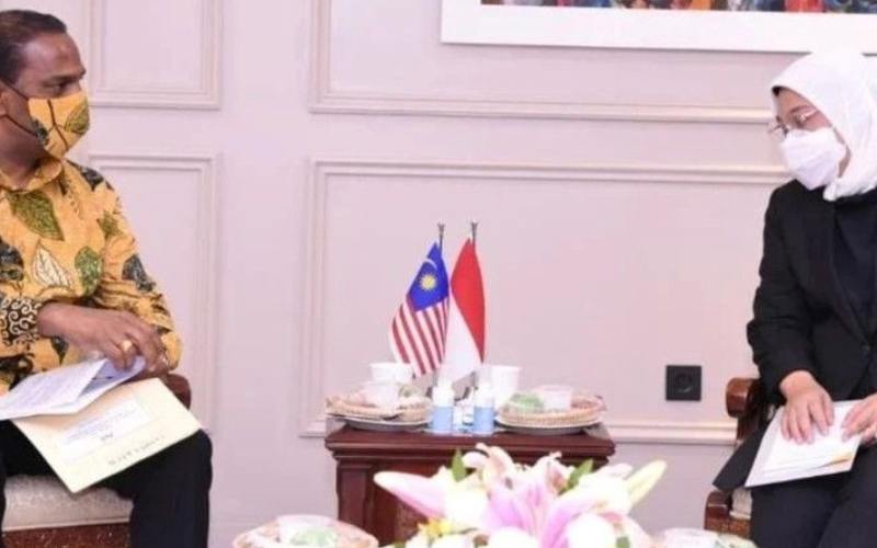 Menteri SDM Malaysia, M Saravanan saat bertemu dengan Menaker Ida Fauziah. ANTARA Foto - Ho/Kemen SDM (1) 