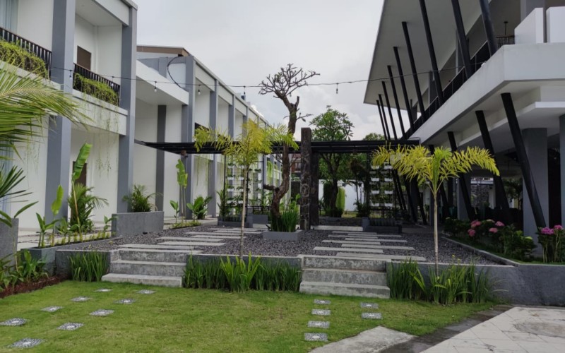 Penampakan sebagian komplek LPP Garden Hotel Yogyakarta pasca re-opening, Selasa (22 - 2).