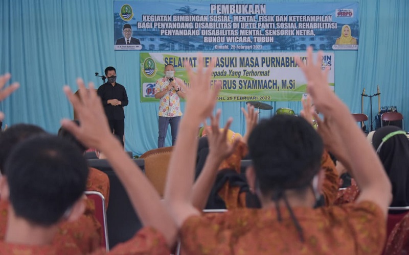 Pelatihan bagi penyandang disabilitas yang digelar di UPTD Panti Sosial Rehabilitasi Penyandang Disabilitas Mental, Sensorik Netra, Rungu Wicara dan Tubuh Dinas Sosial Provinsi Jawa Barat.