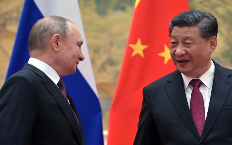 Vladimir Putin bersama Xi Jinping - Antara