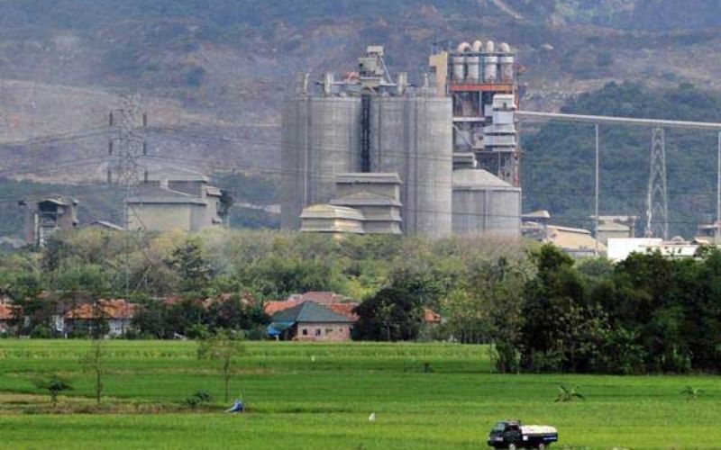Pabrik semen milik PT Indocement Tunggal Prakarsa Tbk.