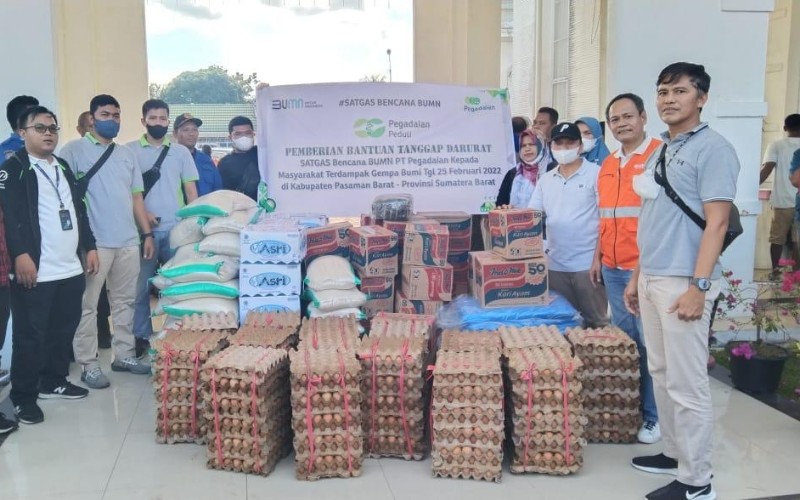 Sejumlah bantuan yang dikirimkan Pegadaian Kanwil II Pekanbaru bagi para korban bencana gempa bumi di Pasaman Barat, Sumatra Barat. Istimewa