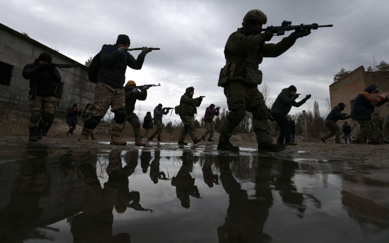 Russian-Ukrainian War: Danger, There’s a Russian Military Convoy Along 64 KM