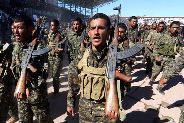  Pasukan Demokrat Suriah (SDF) merayakan ulang tahun pertama pembebasan provinsi Raqqa dari ISIS, di Raqqa - Reuters