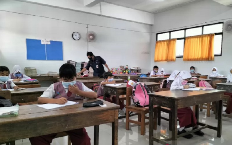 Kegiatan Pembelajaran Tatap Muka (PTM) di SDN 11 Grogol Petamburan, Jakarta Barat, Senin (30/8/2021). - Antara