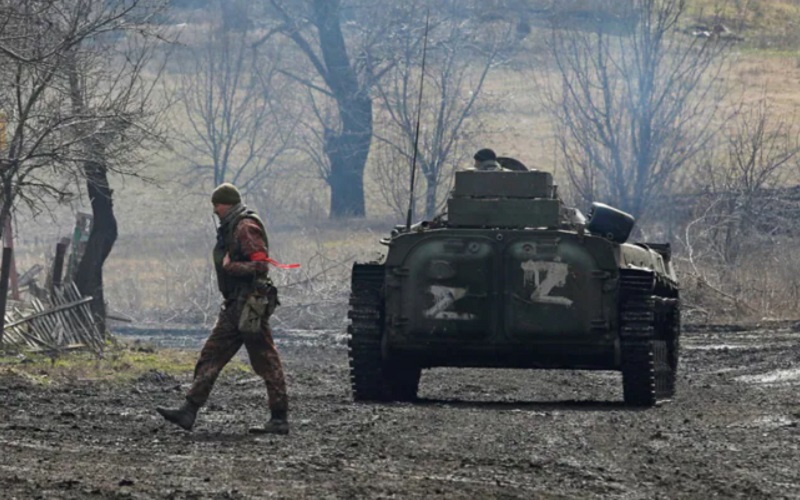 Ukraina Hentikan Pasukan Tank dan Hancurkan 7 Pesawat Rusia