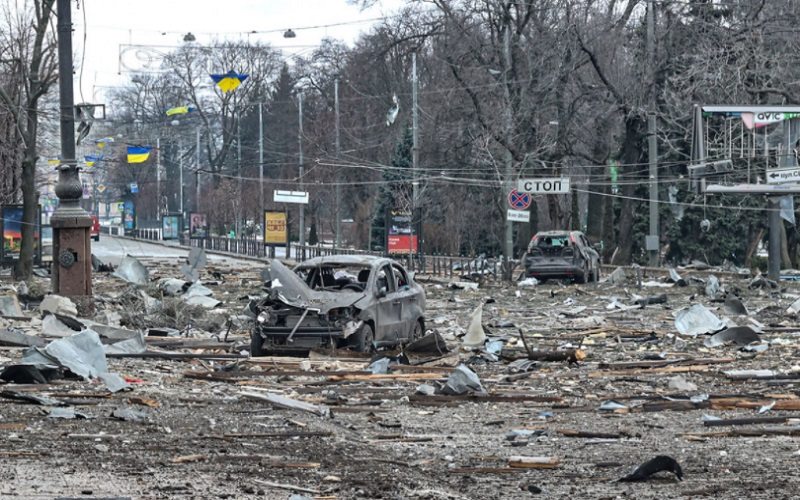 Situasi lingkungan yang hancur terkena rudal pasukan Ukraina di Kharkiv, Ukraina - The Moscow Times