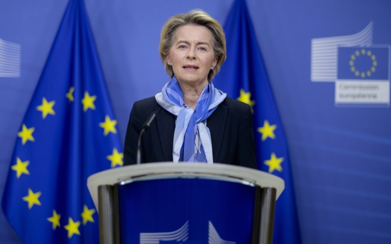 Presiden Komisi Eropa Ursula von der Leyen saat mengadakan konferensi pers di Brussel, Belgia, pada Senin (21/12/2020). - Bloomberg
