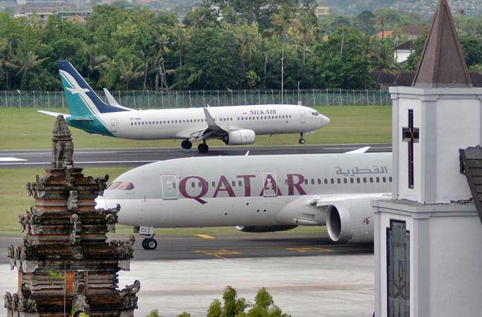 Pesawat udara berada di kawasan Bandara Internasional I Gusti Ngurah Rai, Bali, Jumat (8/3/2019). - ANTARA/Fikri Yusuf