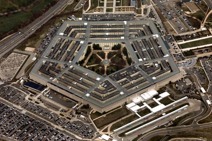 Komplek Pentagon di Washington, AS, tampak dari atas pesawat Air Force One, 29 Maret 2018. - REUTERS/Yuri Gripas / RC125AF3E6D0