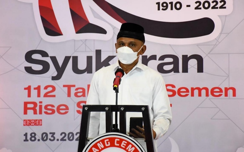 Direktur Utama PT Semen Padang Asri Mukhtar.  - Istimewa