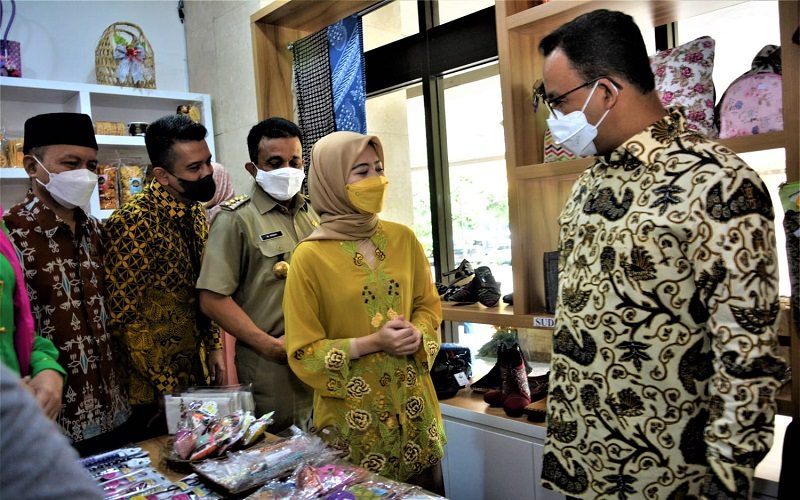 Gubernur DKI Jakarta Anies Baswedan di Galeri JakPreneur di Kantor Walikota Jakarta Timur - Bank DKI