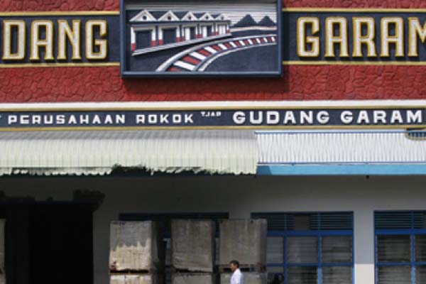 Pabrik rokok PT Gudang Garam Tbk di Kediri, Jawa Timur - Antara/Arief Priyono