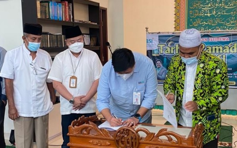 Bank Syariah Indonesia bekerja sama dengan DMI Riau untuk melakukan digitalisasi ekosistem masjid dan ekonomi syariah di Riau.  - Istimewa