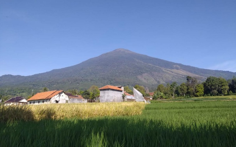 Gunung Ciremai di Kabupaten Kuningan, Jawa Barat.