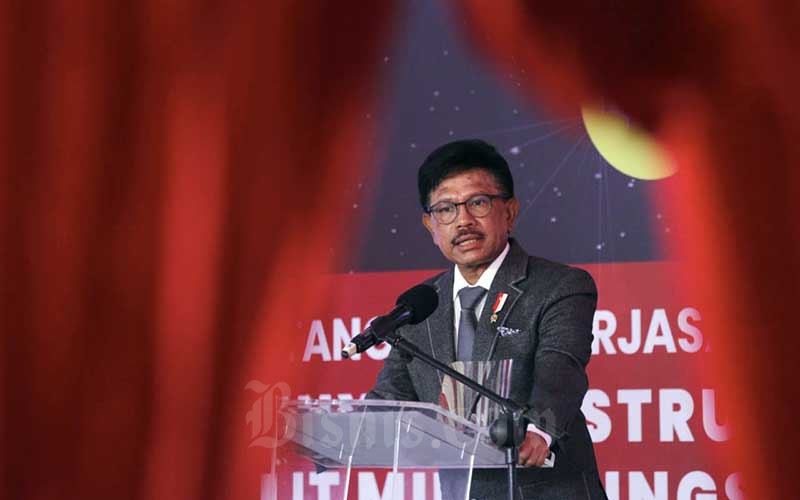 Menteri Komunikasi dan Informatika Johnny Gerard Plate memberikan sambutan saat acara penandatanganan kerja sama pembangunan satelit Satria di Jakarta, Kamis (3/9/2020). Bisnis - Himawan L Nugraha
