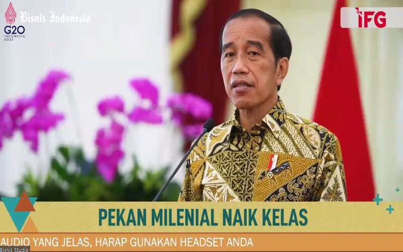 Presiden Joko Widodo memberikan sambutannya di Pekan Milenial Naik Kelas 2022 yang diselenggarakan secara Hybrid di Hotel Aryaduta, Jakarta (5/4/2022). - Bisnis