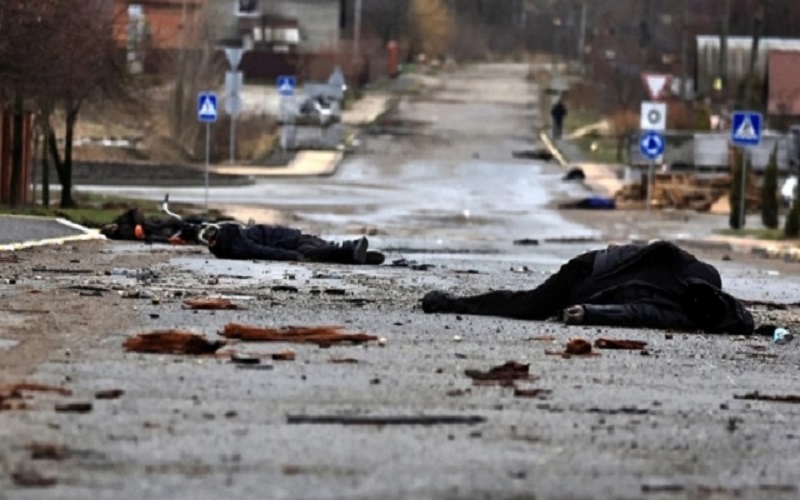 Mayat warga sipil bergelimpangan di jalanan kota Bucha yang terletak di dekat Ibu Kota Kyiv, Ukraina setelah diserang tentara Rusia - Ukrinform.net