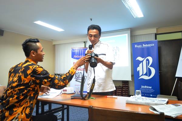 Harian Bisnis Indoensia Jawa Timur menggelar pelatihan jurnalistik - Bisnis Indoensia/Peni Widarti