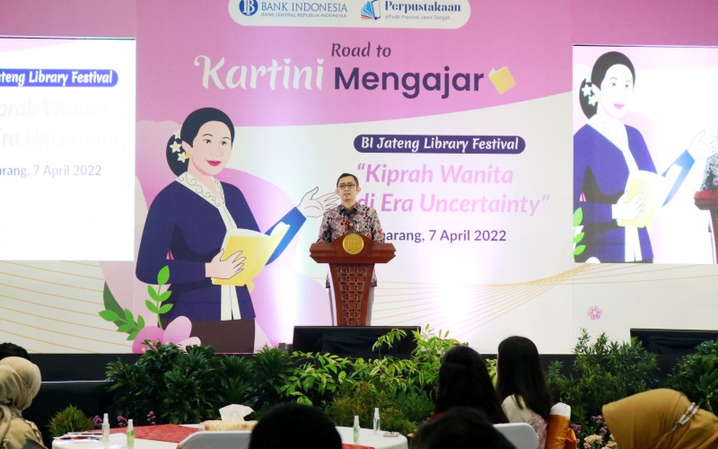 Rahmat Dwisaputra, Kepala Perwakilan Bank Indonesia Provinsi Jawa Tengah, memberikan sambutan dalam acara diskusi Road to Kartini Mengajar pada Kamis (7/4/2022). - BISNIS/Muhammad Faisal Nur Ikhsan.