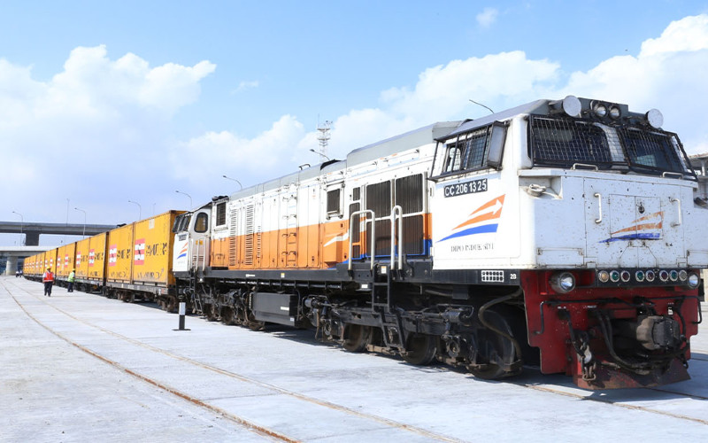 PT Kalog dibentuk untuk melayani distribusi logistik berbasis kereta api dengan kemasan bisnis door to door service untuk memberikan pelayanan yang paripurna bagi pelanggan kereta api yang didukung dengan angkutan pra dan purna.  - Kalog