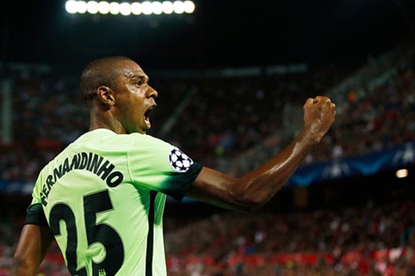 Fernandinho, gelandang Manchester City - Reuters