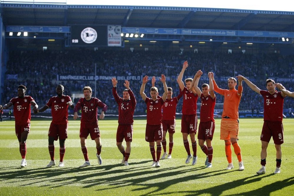 Selebrasi Bayern Munchen usai menang 3-0 atas Arminia Bielefeld, Minggu (17/4/2022)  -  Reuters