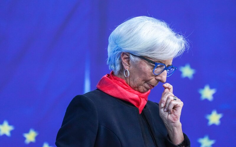 Christine Lagarde, Presiden European Central Bank (ECB), dalam konferensi pers di Frankfurt, Germany, Kamis (16/12/2021) -  Bloomberg/Andreas Arnold 