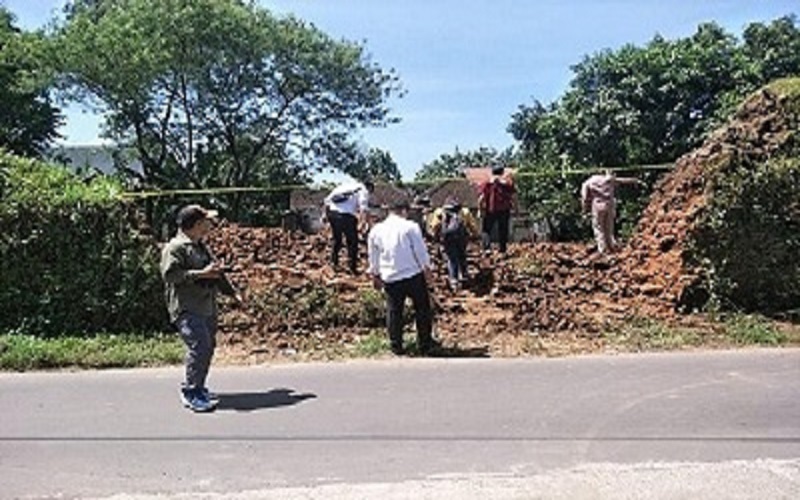 Kondisi tembok benteng Keraton Kartasura yang dijebol warga - Solopos