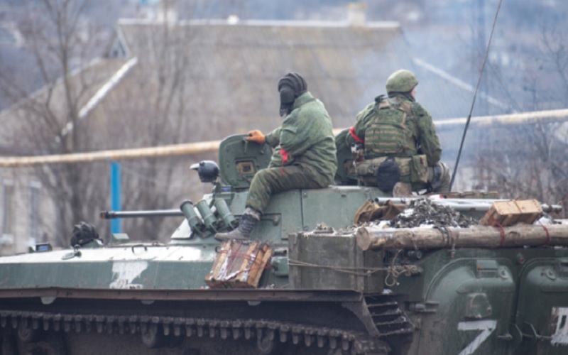 Pasukan Rusia menggunakan tank dan senjata untuk membombardir kota-kota di Ukraina - Ukrinform.net 