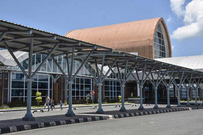 Terminal keberangkatan Lombok International Airport (LIA) di Praya, Lombok Tengah, NTB. - Antara/Ahmad Subaidi