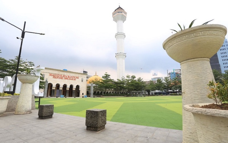 Masjid Raya Jawa Barat di Kota Bandung - Bisnis - Dea Andriyawan\r\n