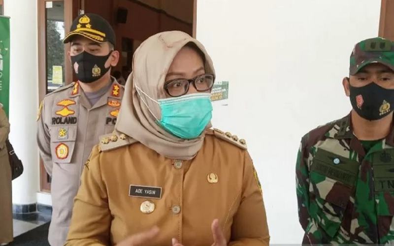 Bupati Bogor Ade Yasin di Pendopo Bupati, Cibinong Kabupaten Bogor, Jawa Barat, Senin (29/6/2020).  - Antara