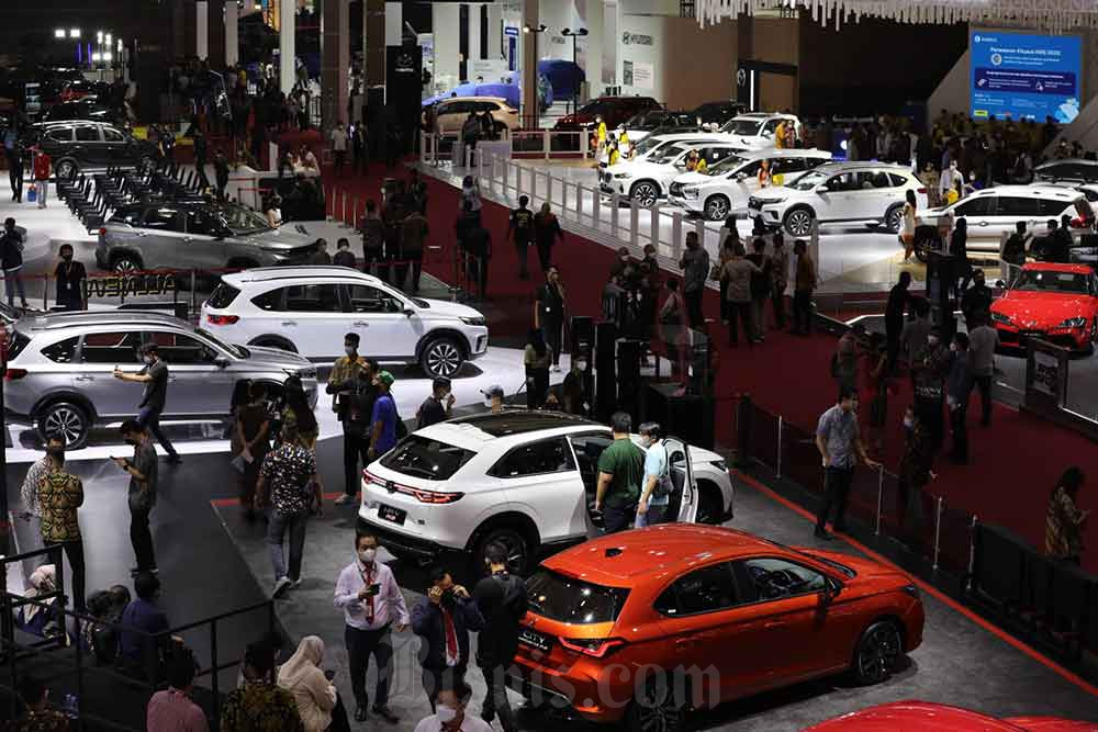 Suasana Indonesia International Motor Show (IIMS) Hybrid 2022 di JIExpo Kemayoran, Jakarta, Kamis (31/3/2022). Bisnis - Himawan L Nugraha