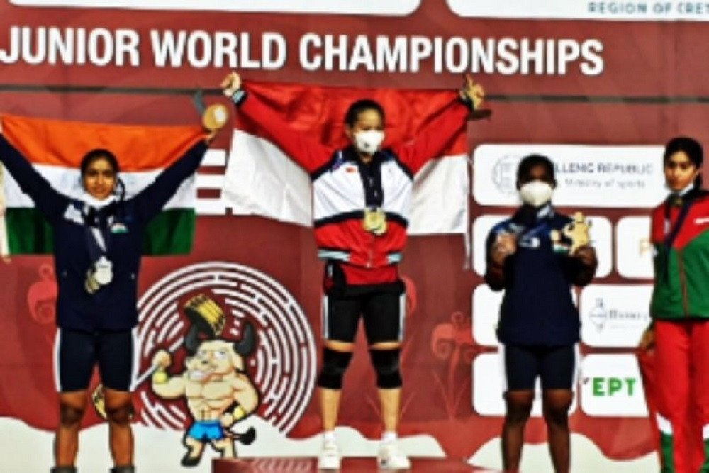 Lifter Indonesia, Windy Cantika Aisah, juara Kejuaraan Dunia Angkat Besi Junior 2022 di Yunani  -  Antara
