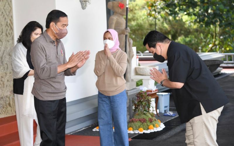 Menteri BUMN Erick Thohir silaturahmi ke Presiden Joko Widodo (Jokowi) pada momen Lebaran 2022 di Istana Tampaksiring, Bali pada Kamis, 5 Mei 2022 / Instagram Erick Thohir