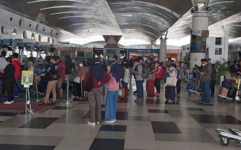 Penumpang di Bandara Internasional Kualanamu, Kabupaten Deli Serdang, Sumatra Utara, Senin (9/5/2022).  - Istimewa