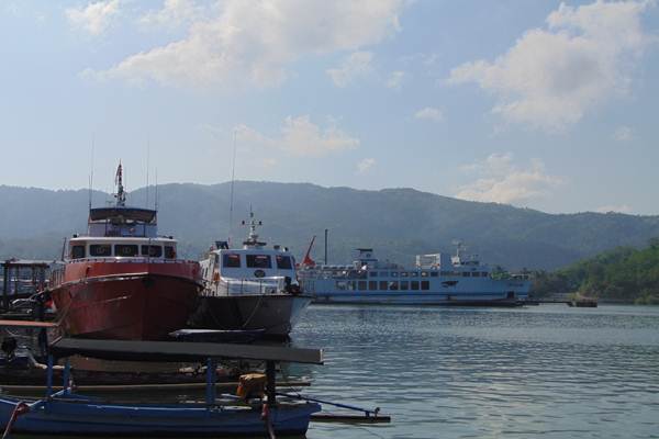 Suasana dermaga di Pelabuhan Lembar, Lombok. - Bisnis
