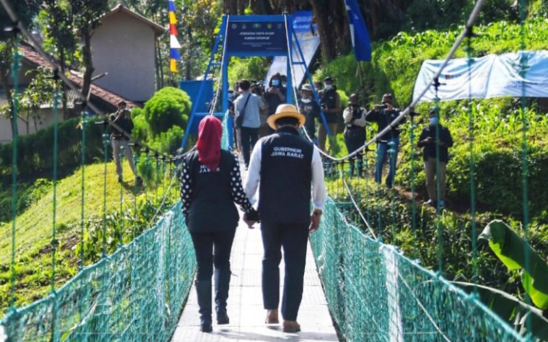 Jembatan Gantung Simpay Asih di Kabupaten Bandung