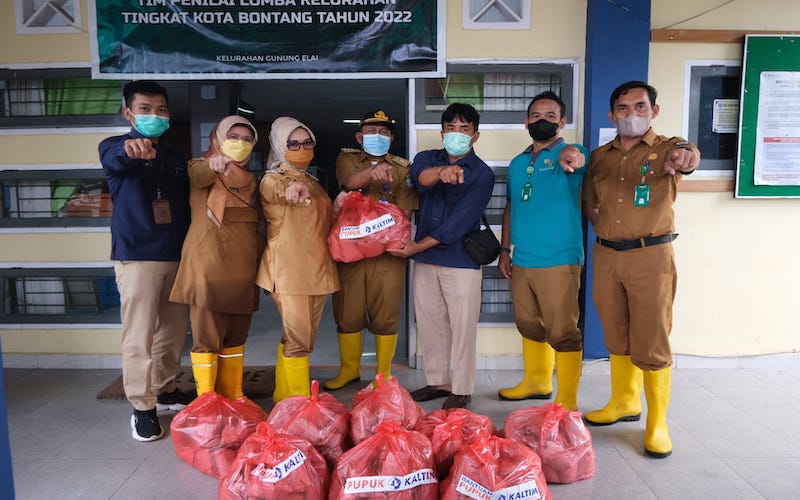 PT Pupuk Kalimantan Timur (PKT) menyalurkan 1.000 paket makanan bagi para korban dan masyarakat terdampak banjir di lima kelurahan di Kota Bontang, Selasa (10/5). - JIBI/Istimewa
