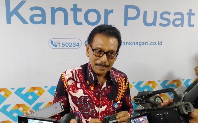 Direktur Utama Bank Nagari Muhammad Irsyad saat diwawancara awak media di Kantor Pusat Bank Nagari di Padang, Kamis (12/5/2022).  - Bisnis/Noli Hendra