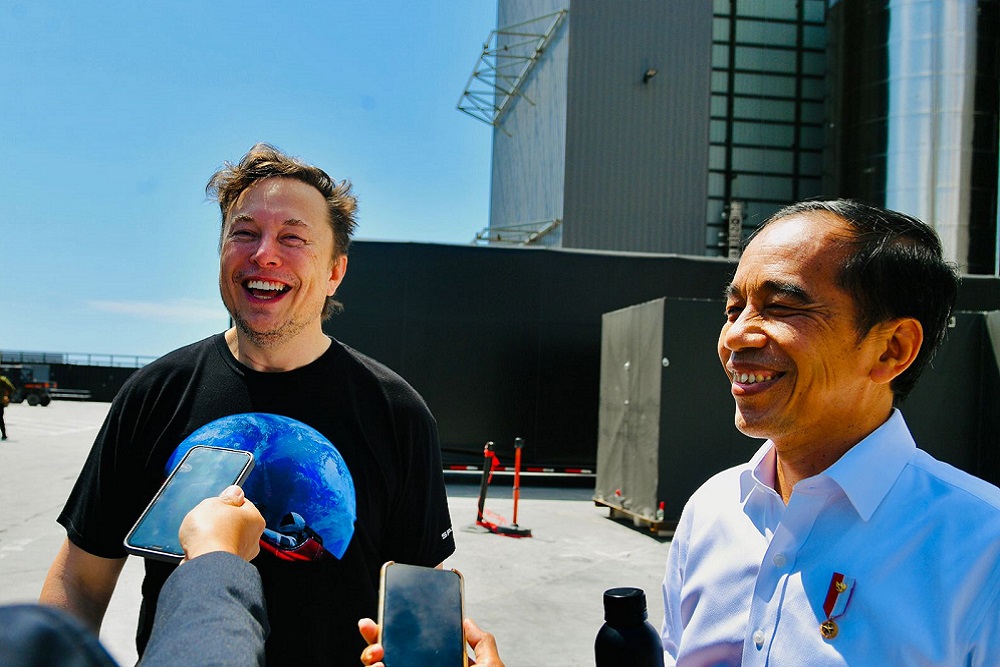 Presiden RI Jokowi bertemu Elon Musk di pabrik SpaceX di Boca Chica, Amerika Serikat pada Sabtu (14/05/2022) - BPMI Setpres