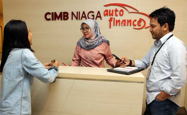 Karyawan beraktivitas di kantor CIMB Niaga Auto Finance di Jakarta.  - Bisnis/Endang Muchtar