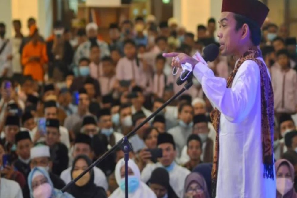 Ustaz Abdul Somad memberikan tausiyah saat pencanangan pesantren ramadhan di Masjid Agung Nurul Iman, Padang, Sumatra Barat, Senin (28/3 - 2022). 