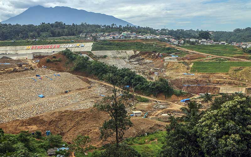 Ilustrasi. Suasana proyek pembangunan Bendungan Ciawi dan Sukamahi di Ciawi, Kabupaten Bogor, Jawa Barat, Selasa (15/2/2022). ANTARA FOTO - Yulius Satria Wijaya