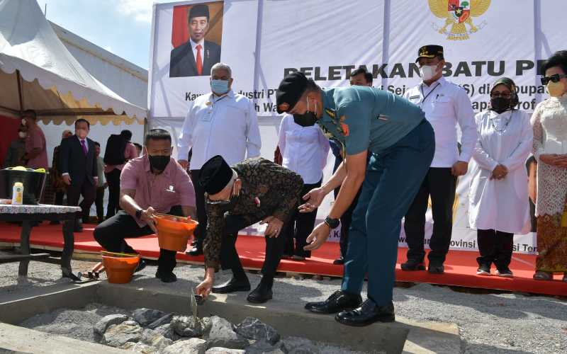 Wapres Ma'ruf Amin melakukan Peletakan Batu Pertama Kawasan Industri PT Nusantara Industri Sejati (NIS) Konawe Utara, Sulawesi Tenggara, Kamis (19/05/2022)  -  Setwapres