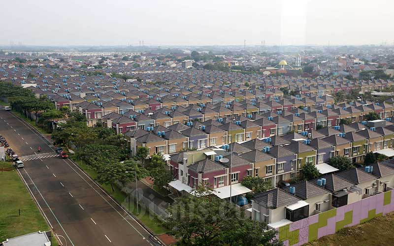 Foto udara komplek perumahan di kawasan Gading Serpong, Kelapa Dua, Tangerang, Banten, Jumat (11/6/2021). Bisnis - Abdullah Azzam